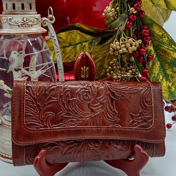 Women's Leather RFID Blocking Trifold Wallet with Embossed Design - Picture 1 of 7